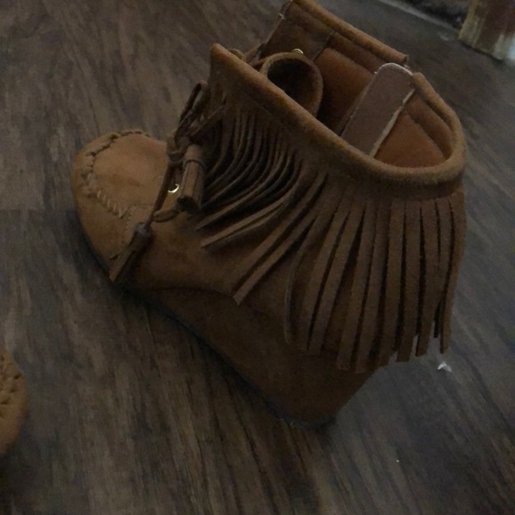 Brown tassel heels - Picture 3 of 3